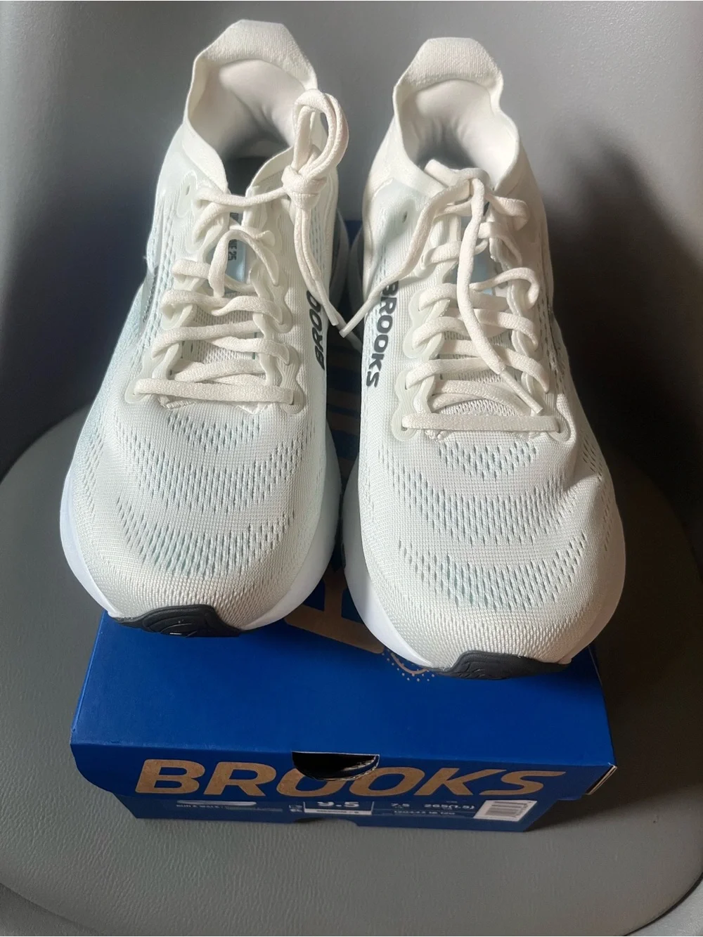 Brooks White Women's/Unisex Running Sneakers